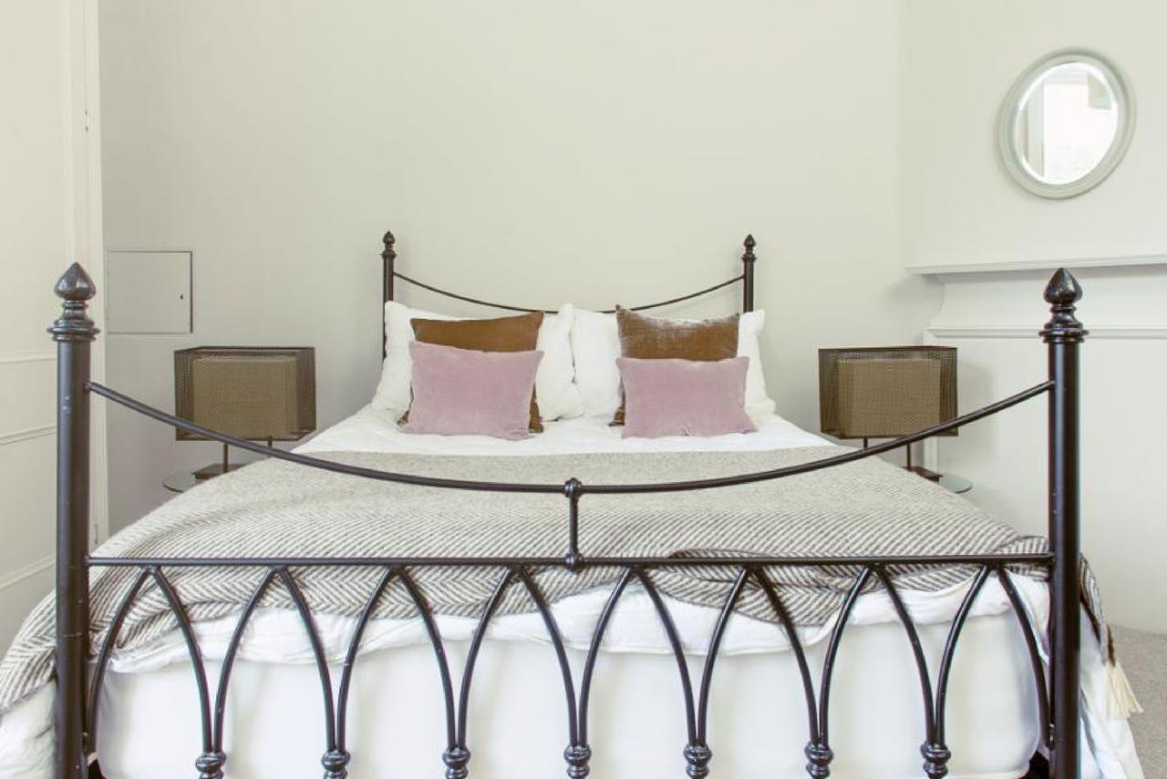 Ramsay Gardens - Grand 4-Bedroom Apartment Next To Castle Единбург Екстер'єр фото