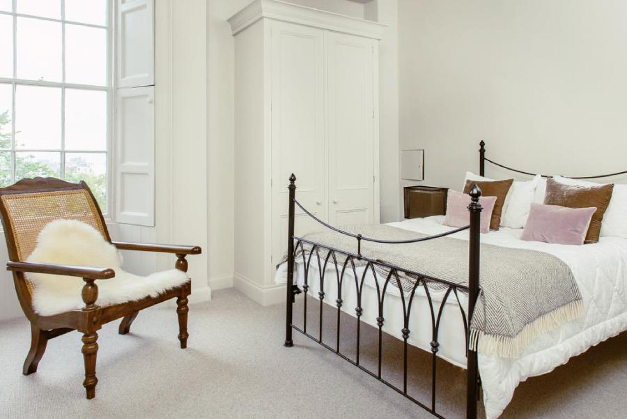Ramsay Gardens - Grand 4-Bedroom Apartment Next To Castle Единбург Екстер'єр фото